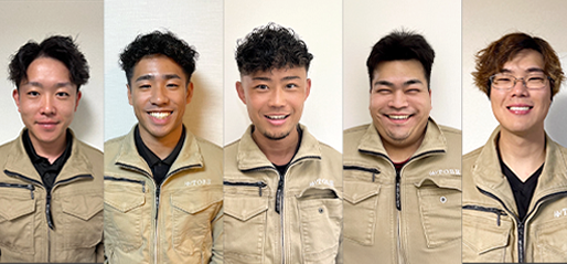 笑顔のスタッフの写真